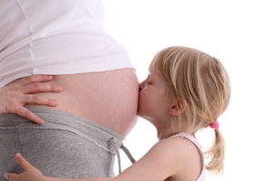 Kostet jede Schwangerschaft die Mutter einen Zahn? © Colgate
